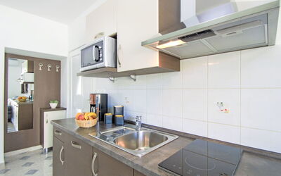Accommodation:&nbsp;Aquanur 100.7