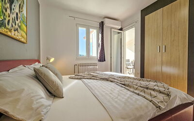 Accommodation:&nbsp;Aquanur 100.3