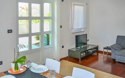 Rab Rab 220: Room, Property, Living Room, Furniture, Interior Design, Building, Coffee Table, House, Table, Floor