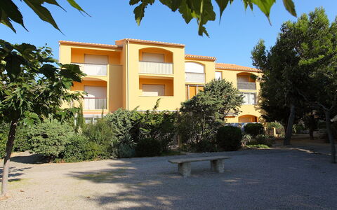 Les Genêts: Sky, Plant, Building, Window, Tree, Shade, Road Surface, Arecales, Residential Area, Landscape