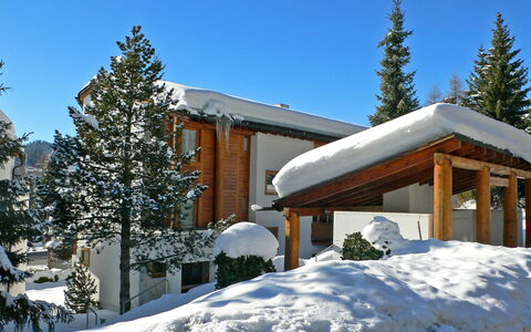 Flims 420: Sky, Snow, Building, Property, Plant, Tree, Slope, House, Larch, Branch