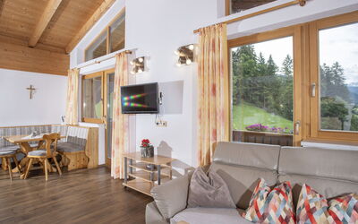 Ferienhof Sonnseitn 610.3: Wood, Home, Interior Design, House, Furniture, Cottage, Ceiling, Room, Living Room, Log Cabin