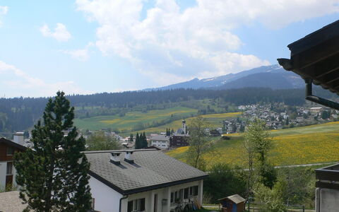 Valetta Sura: Mountainous Landforms, Mountain, Sky, Mountain Range, Property, Highland, Hill Station, Alps, Tree, Roof
