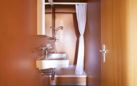 Maiensäss Komfort: Brown, Tap, Property, Plumbing Fixture, Sink, Building, Bathroom Sink, Wood, Lighting, Bathroom