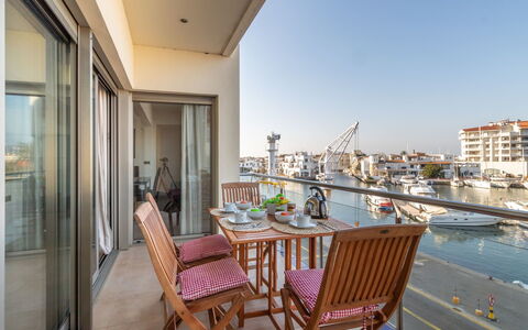 Empuriabrava 122: Property, Room, Real Estate, Building, Furniture, Balcony, House, Interior Design, Apartment, Table