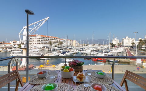 Empuriabrava 122: Sky, Tableware, Boat, Building, Watercraft, Table, Vehicle, Window, Cup, Dock