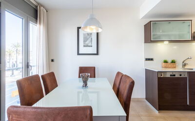 Accommodation:&nbsp;Del Port 122.4