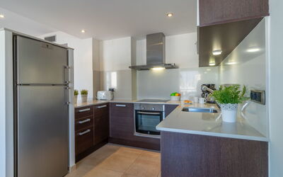 Accommodation:&nbsp;Del Port 122.5