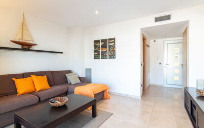 Accommodation:&nbsp;Del Port 122.5