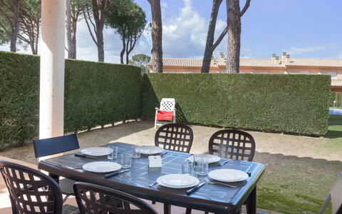 Juanes: Property, Real Estate, Table, House, Building, Room, Furniture, Patio, Home, Restaurant