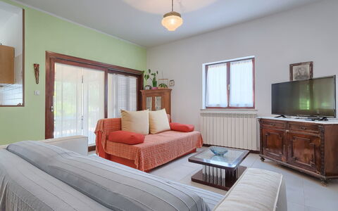 Licia: Furniture, Property, Picture Frame, Green, Azure, Plant, Wood, Comfort, Interior Design, Cabinetry