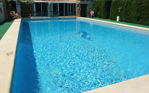 Etxe Zuri: Swimming Pool, Water, Property, Leisure, Azure, Real Estate, Resort Town, Vacation, Rectangle, Grass