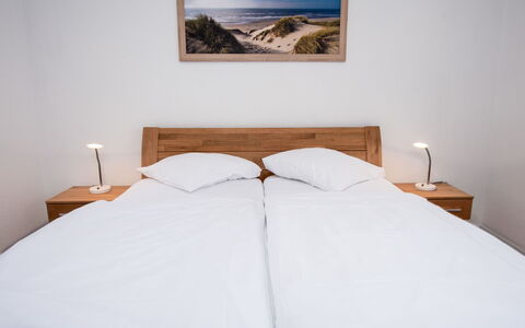 Norddeich 157: Bed, Bedroom, Bedding, Wood, Furniture, Bed Sheet, Linens, Floor, Bed Frame, Interior Design