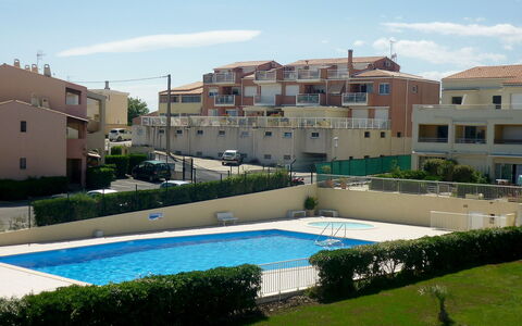 Les Indes Galantes: Property, Swimming Pool, Residential Area, Building, Apartment, Real Estate, Town, House, Leisure, Grass