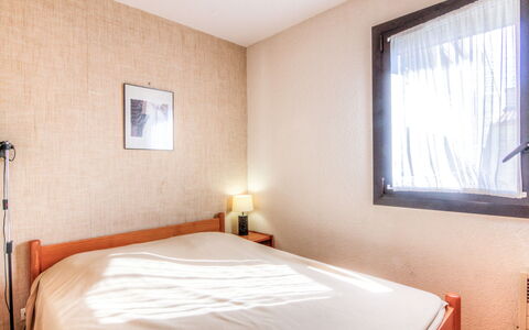 Les Indes Galantes: Building, Furniture, Property, Comfort, Wood, Window, Shade, Textile, House