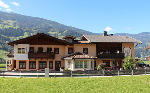 Christoph: Property, House, Home, Building, Real Estate, Estate, Roof, Architecture, Mountain, Farmhouse