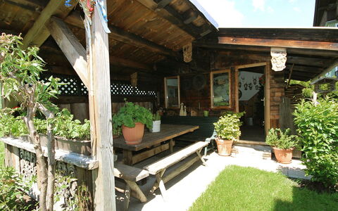 Christoph: Property, Building, House, Real Estate, Yard, Porch, Backyard, Grass, Home, Cottage