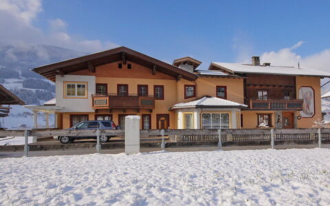 Christoph: Snow, Property, Home, House, Winter, Building, Real Estate, Sky, Residential Area, Roof