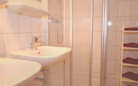 Christoph: Bathroom, Property, Room, Tile, Architecture, Interior Design, Wall, Tap, Bathroom Accessory, Plumbing Fixture