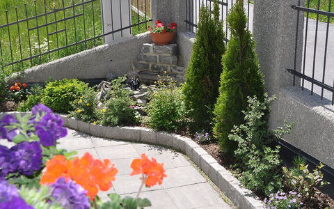 Fiss 600: Garden, Flower, Plant, Yard, Grass, Landscape, Landscaping, Botany, Shrub, Spring