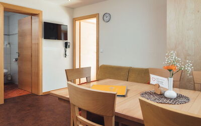 Accommodation:&nbsp;Ladis 600.2
