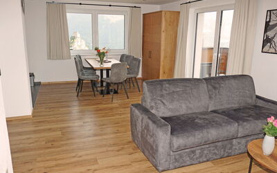 Ladis 600.11: Furniture, Couch, Picture Frame, Table, Building, Wood, Window, Flower, Living Room, Flooring