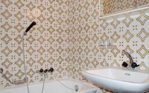 Nid D'Aigle E1: Tile, Bathroom, Wall, Room, Property, Wallpaper, Tap, Floor, Interior Design, Flooring