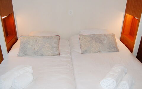 Nid D'Aigle E1: Room, Bed, Property, Bedroom, Furniture, Mattress, Bed Sheet, Floor, Bed Frame, Interior Design