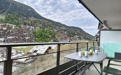 Nendaz 571: Apartment, Balcony, Urban Design, Mountain Range, Hill Station, Condominium, Alps, Ridge, Mountain Village