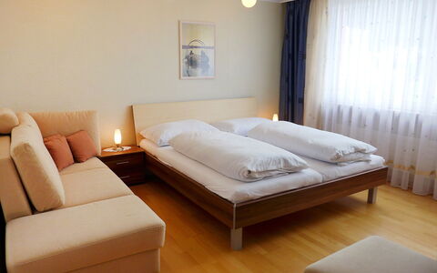 Appartmenthaus Skyline 309: Furniture, Bed, Room, Interior Design, Bedroom, Mattress, Property, Bed Frame, Floor, Wall