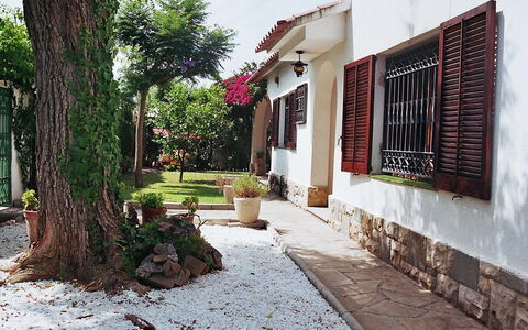 Vilafortuny: Property, House, Home, Real Estate, Building, Residential Area, Neighbourhood, Architecture, Town, Tree