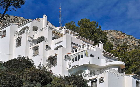 La Colina: Property, House, Architecture, Building, Landmark, Real Estate, Sky, Home, Mansion, Estate