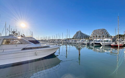 La Grande Motte 275: Boat, Watercraft, Marina, Naval Architecture, Ship, Port, Boats And Boating--Equipment And Supplies, Dock, Harbor, Yacht