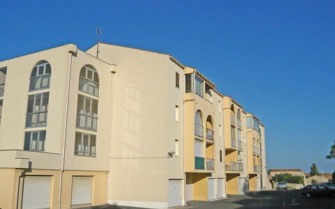 Les Hauts de St Pierre: Property, Architecture, Building, Residential Area, Sky, House, Town, Neighbourhood, Home, Real Estate