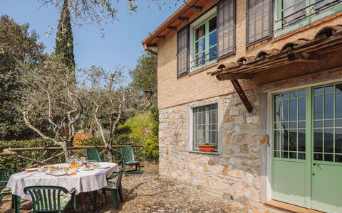 La Capannella: Sky, Table, Furniture, Daytime, Property, Plant, Mountain, Azure, Chair, Nature