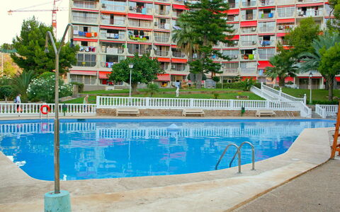Park Playa Levante: Building, Property, Water, Window, Tree, Plant, Architecture, Swimming Pool, Urban Design, Leisure