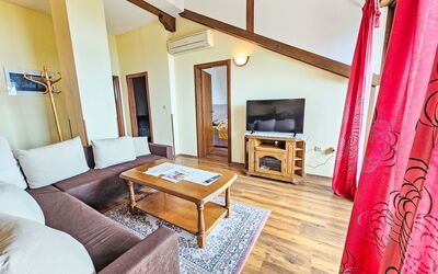 Lucic 100.4: Furniture, Table, Picture Frame, Couch, Building, Comfort, Wood, Television, Living Room, Flooring