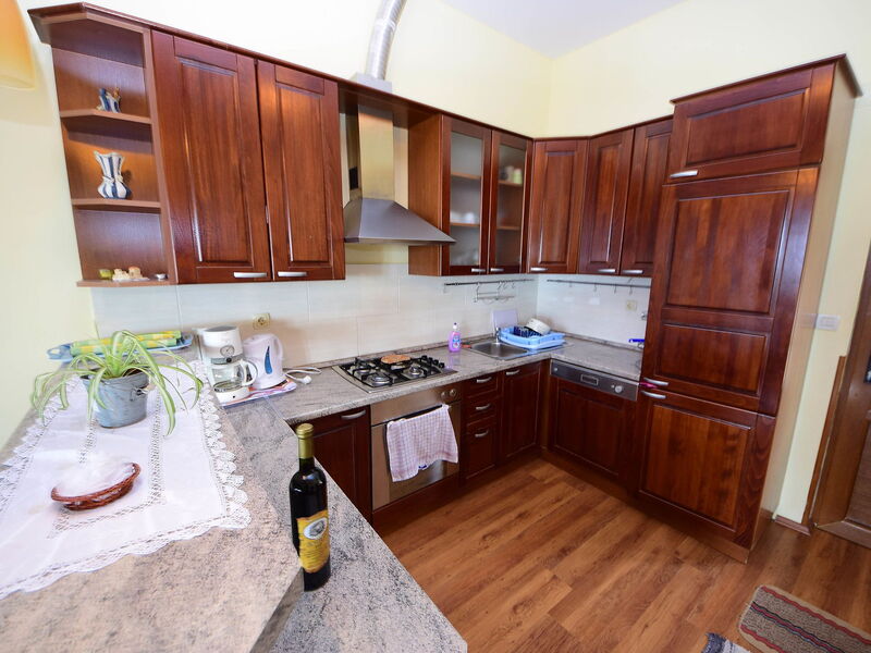 Accommodation:&nbsp;Lucic 100.4