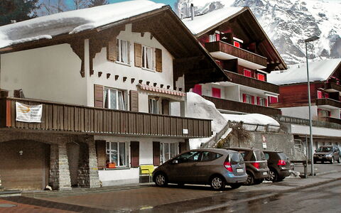 Grindelwald 104: Car, Sky, Property, Snow, Window, Vehicle, Mountain, Building