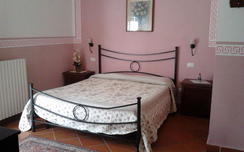 Accommodation:&nbsp;Camera Rosa