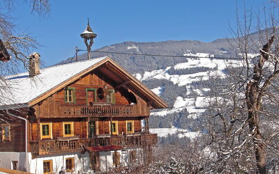 Fügen 190: Sky, Building, Window, Property, Snow, Mountain, Slope, House, Freezing, Wood