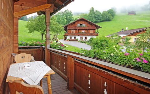 Fügen 400: Property, Room, Building, House, Furniture, Real Estate, Home, Grass, Landscape, Cottage