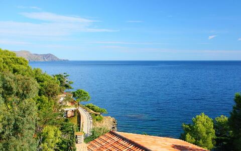 Cap de Vol: Sky, Water, Cloud, Water Resources, Natural Landscape, Azure, Coastal And Oceanic Landforms, Sunlight, Tree, Plant