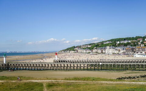 Deauville-Trouville 120: Sky, Cloud, Plain, Grassland, Building, Grass, Horizon, Landscape, Soil, Field