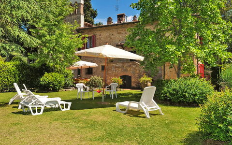 L'Antica Chiesa: Property, House, Building, Real Estate, Cottage, Yard, Garden, Grass, Home, Tree