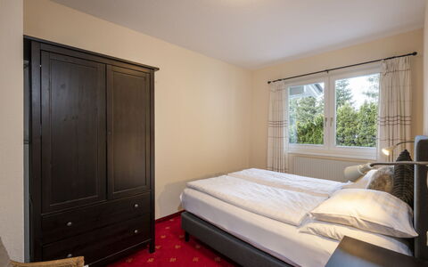 Steindlwald: Property, Window, Comfort, Building, Wood, Cabinetry, Shade, Interior Design, Bed