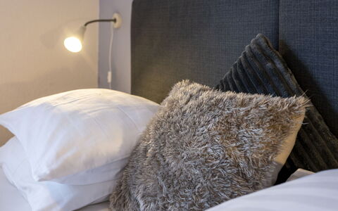Steindlwald: Comfort, Wood, Flooring, Bed, Bed Frame, Linens, Tints And Shades, Bedroom, Bedding, Hardwood