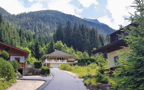 Steindlwald: Cloud, Sky, Plant, Mountain, Property, Building, Nature, Natural Landscape, House, Highland