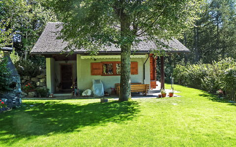 Roxane: Roof, House, Cottage, Shrub, Garden, Rural Area, Home, Backyard, Garden Buildings, Farmhouse