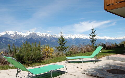 Agneau: Cloud, Sky, Plant, Property, Furniture, Mountain, Green, Nature, Azure, Leaf